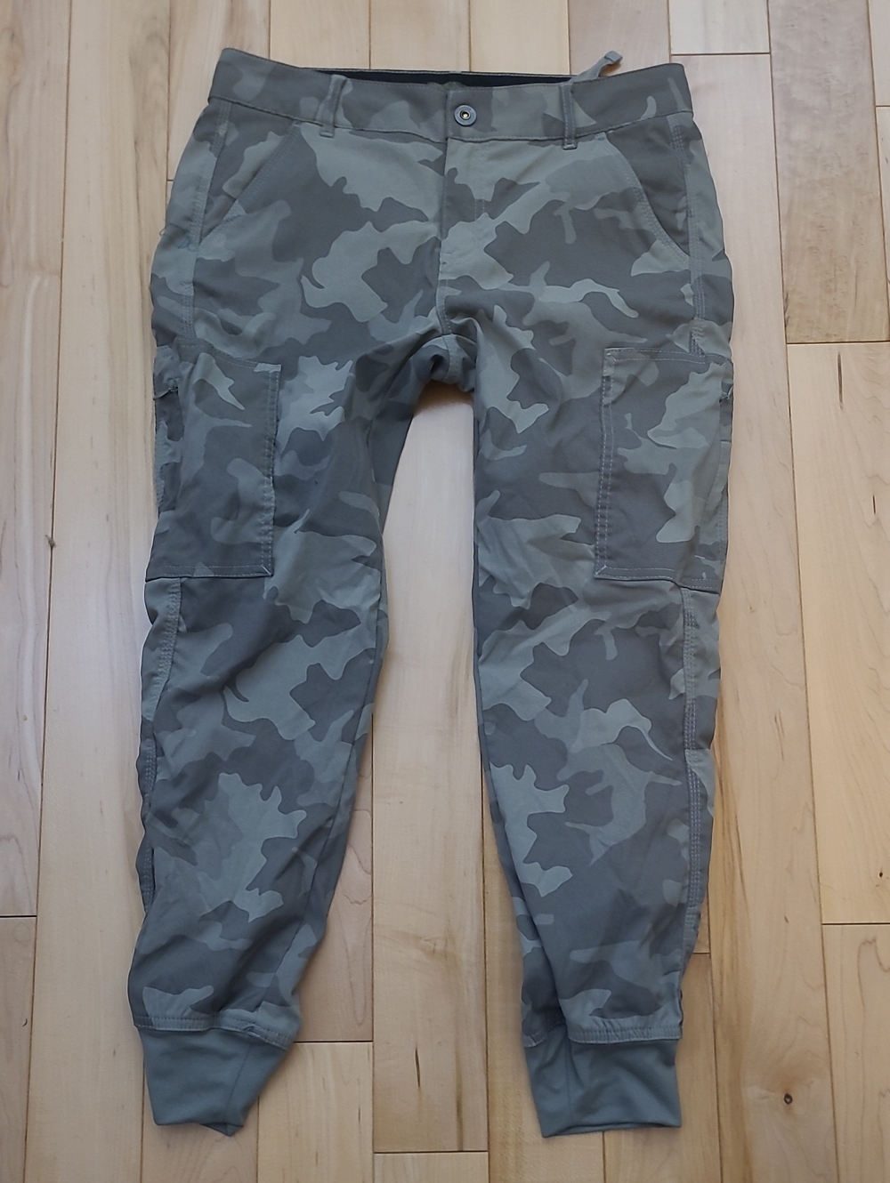 PrAna Women's Size 4 Green Camo Cargo Jogger Capris